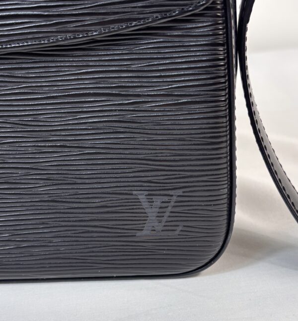 Louis Vuitton Epi Noir Byushi - Image 3