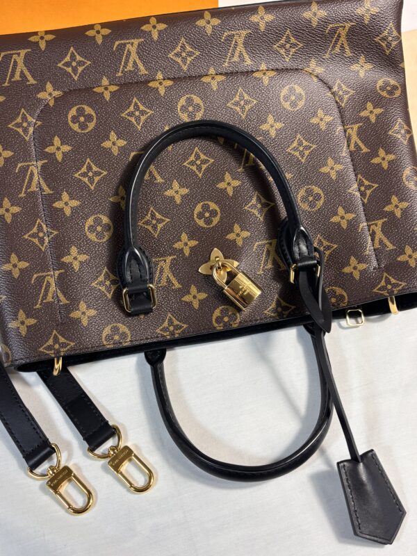 Louis Vuitton Flower Tote Mm - Image 6