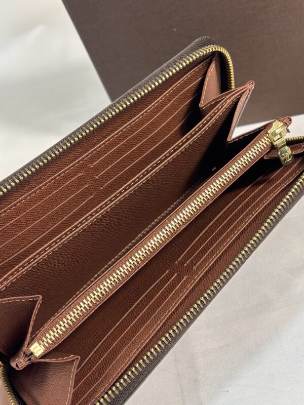Louis Vuitton Monogram Zippy Wallet - Image 7