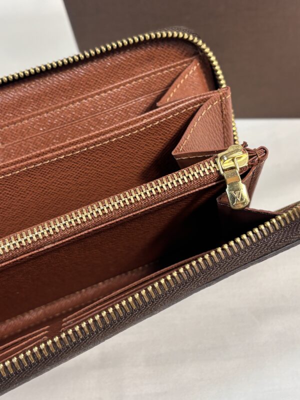 Louis Vuitton Monogram Zippy Wallet - Image 8