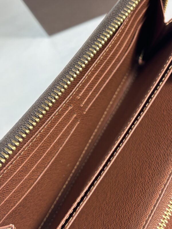 Louis Vuitton Monogram Zippy Wallet - Image 10