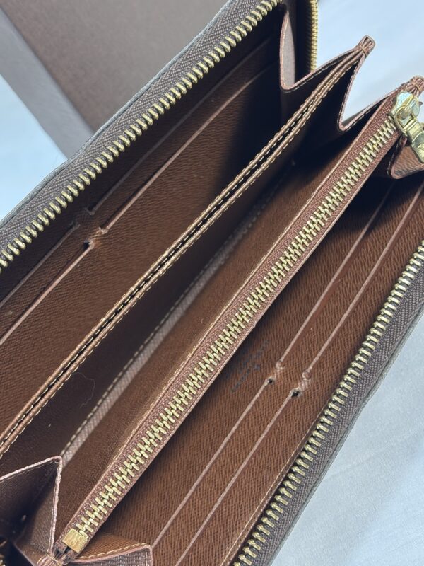 Louis Vuitton Monogram Zippy Wallet - Image 7