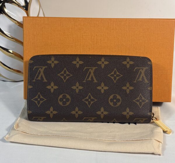 Louis Vuitton Zippy Wallet Fuchsia - Image 2