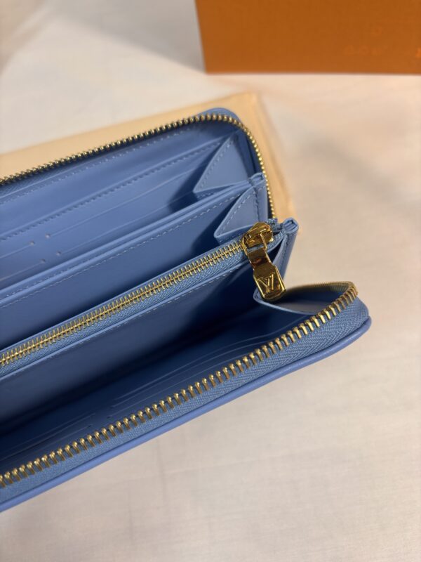 Louis Vuitton Coussin Zippy Wallet - Image 10