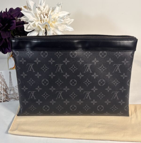 Louis Vuitton Discovery Pouch Eclipse - Image 2