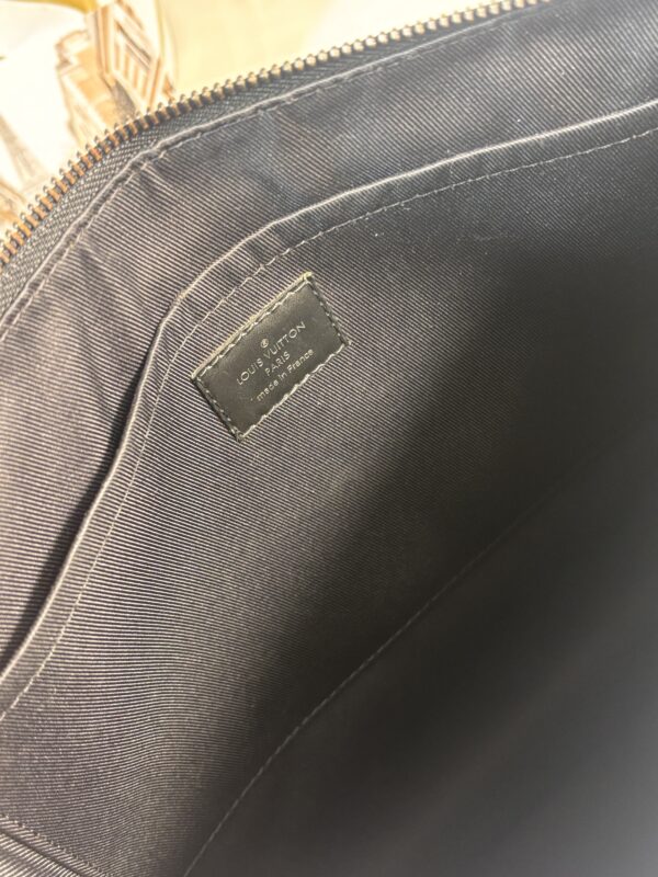Louis Vuitton Discovery Pouch Eclipse - Image 11