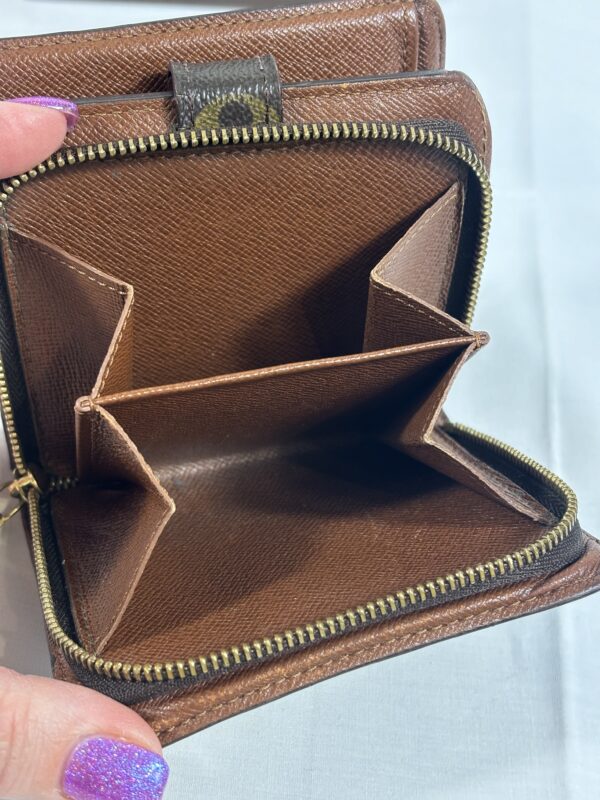 Louis Vuitton Monogram Zip Bi-Fold Wallet - Image 12