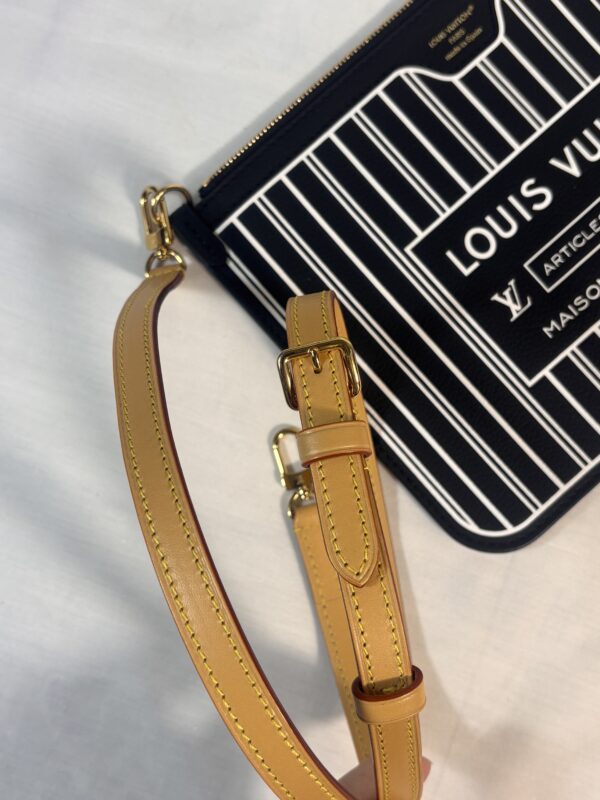 New Louis Vuitton Black Inside Out Pochette - Image 11