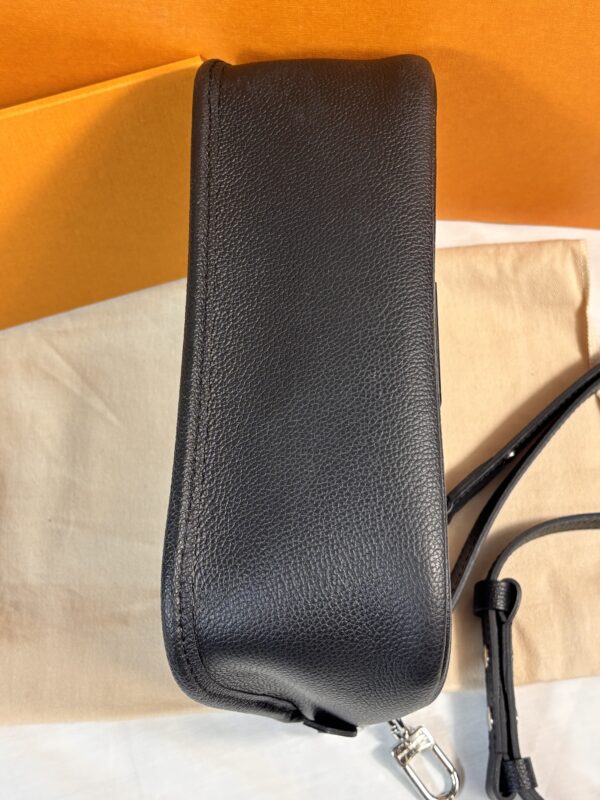 Louis Vuitton Buci Noir - Image 6