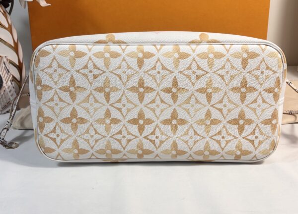 Louis Vuitton Neverfull MM By the Pool Watercolor - Image 5