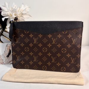 Louis Vuitton Daily Pouch Monogram Noir