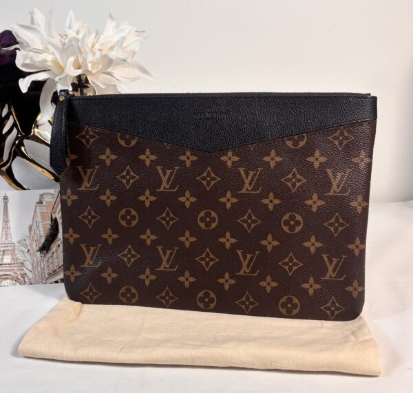 Louis Vuitton Daily Pouch Monogram Noir