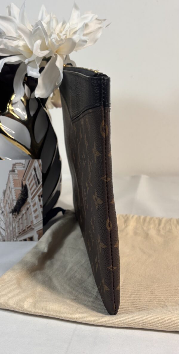 Louis Vuitton Daily Pouch Monogram Noir - Image 5