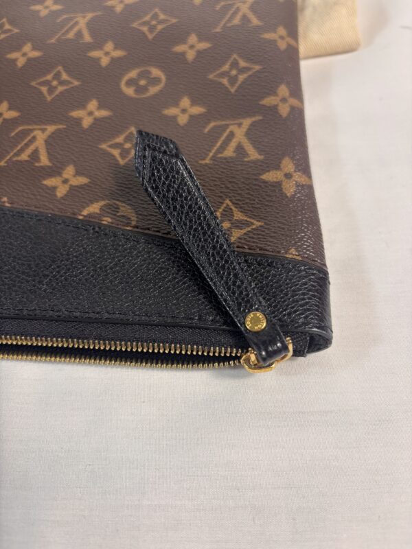 Louis Vuitton Daily Pouch Monogram Noir - Image 11