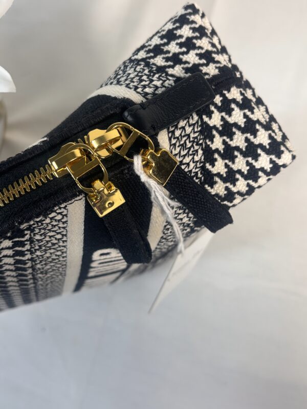 New Dior Large Cosmetic Pochette - Image 7