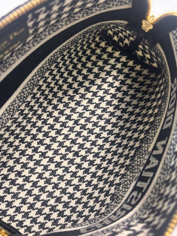 New Dior Large Cosmetic Pochette - Image 8
