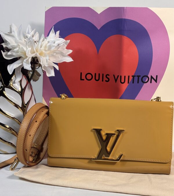 Louis Vuitton Pochette Louise Vernis