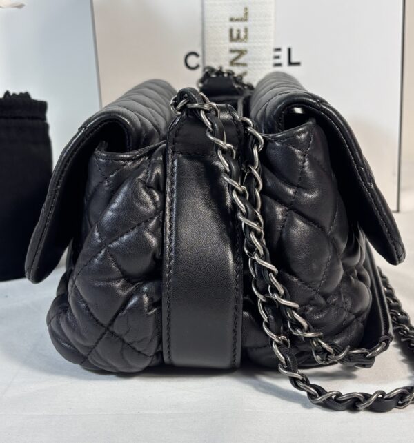 Chanel SMOO Quilted Flap Black Lambskin - Image 5