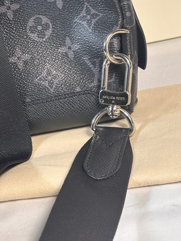 Louis Vuitton Duo Slingbag - Image 5