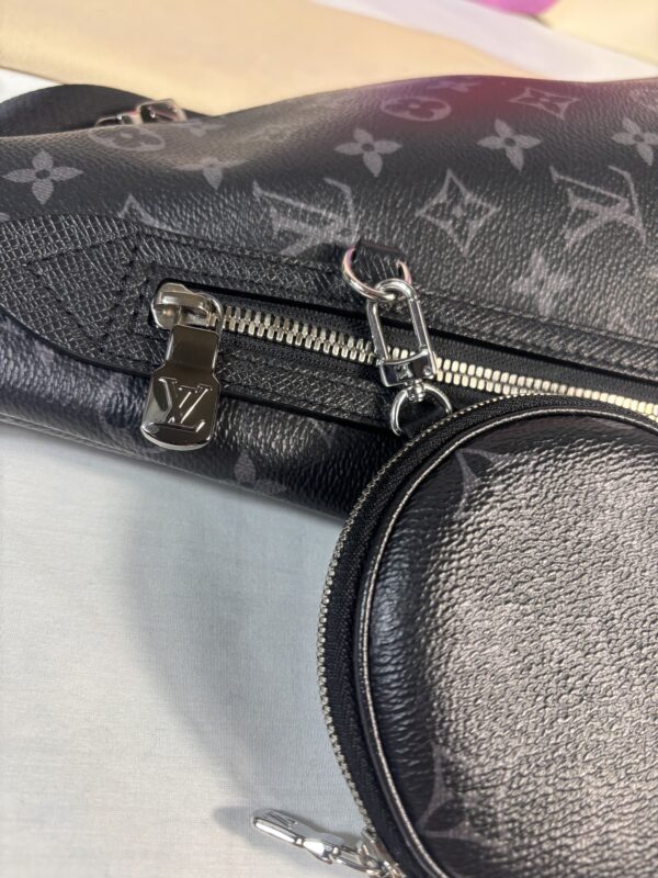 Louis Vuitton Duo Slingbag - Image 6
