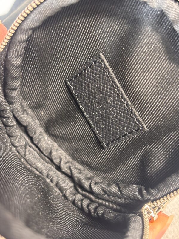 Louis Vuitton Duo Slingbag - Image 9