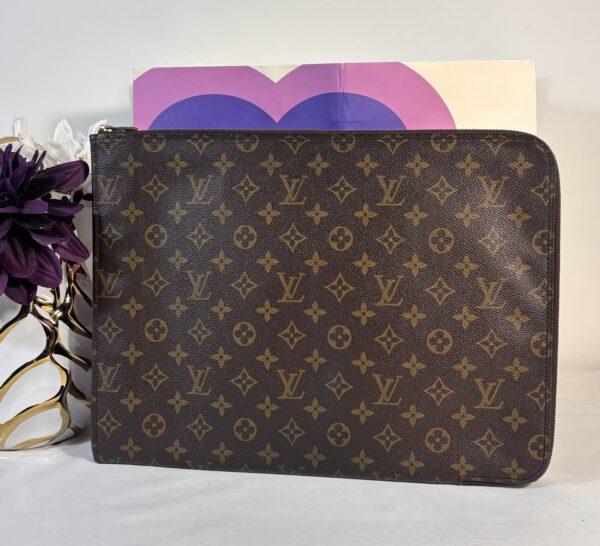 Louis Vuitton Poche Documents