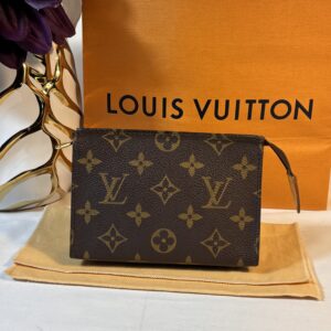 Louis Vuitton Toiletry 15