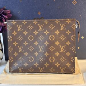 Louis Vuitton Toiletry 26