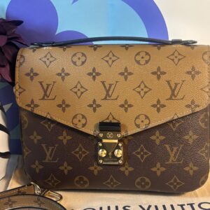 Louis Vuitton Pochette Métis Reverse