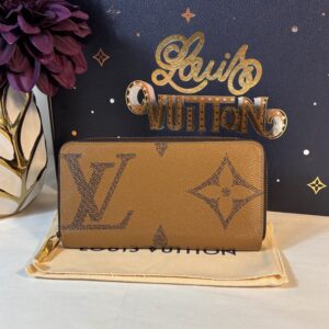 Louis Vuitton Giant Reverse Zippy Wallet